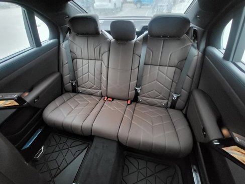 New 2025 BMW i7 xDrive60 image 13