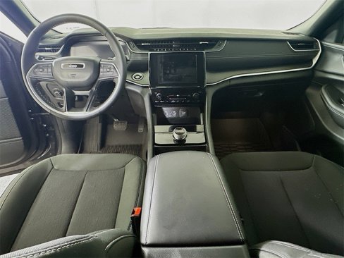 Used 2025 Jeep Grand Cherokee L Laredo image 17