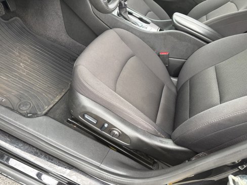 Used 2023 Chevrolet Malibu LT image 9