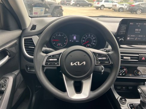 Used 2022 Kia Seltos LX image 18