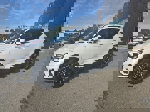 Certified 2025 Volvo XC40 B5 Core image 1