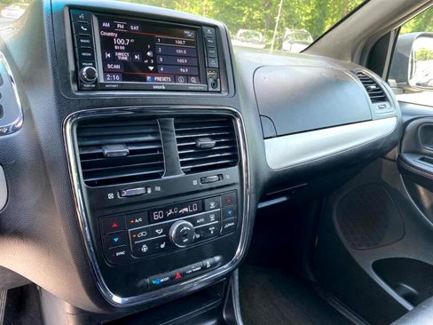 Used 2017 Dodge Grand Caravan GT image 14