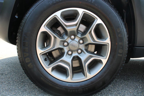 Used 2020 Jeep Cherokee Trailhawk image 22