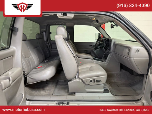 Used 2004 Chevrolet Silverado 2500 LT w/ Heavy-Duty Power Package image 47