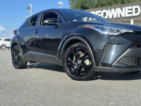Used 2022 Toyota C-HR XLE image 9