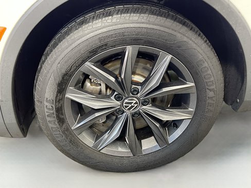 Used 2023 Volkswagen Tiguan SE image 14