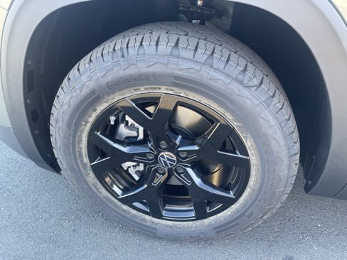 New 2025 Volkswagen Atlas Peak Edition SE image 10