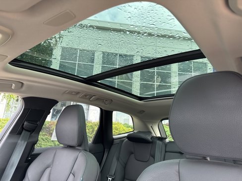 Certified 2025 Volvo XC60 B5 Plus image 18