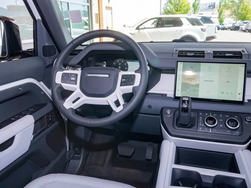 New 2025 Land Rover Defender 110 S image 39
