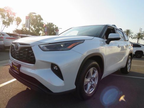 New 2025 Toyota Highlander LE image 3