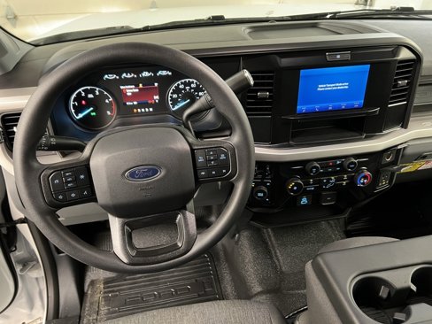 New 2025 Ford F550 4x4 Supercab Super Duty image 8