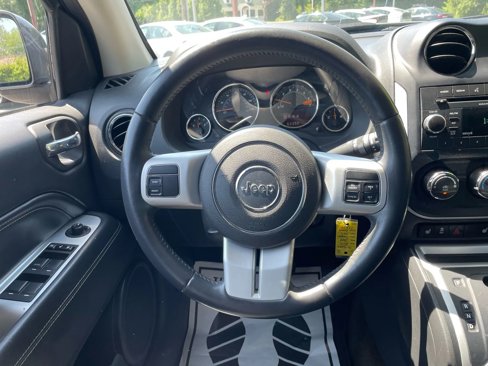 Used 2017 Jeep Compass Latitude image 21