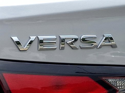 Used 2021 Nissan Versa SV image 31