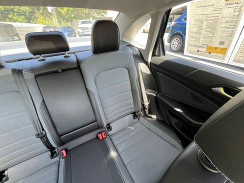 Used 2025 Volkswagen Jetta SE image 33