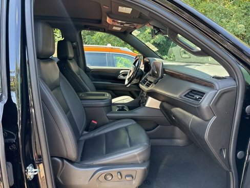 Used 2022 Chevrolet Suburban LT w/ Luxury Package image 6