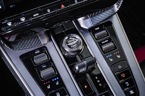 New 2025 Aston Martin Vanquish image 30