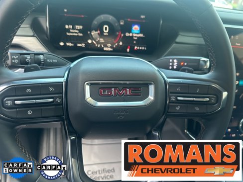 Used 2024 GMC Acadia AT4 w/ Luxury Package image 12