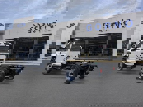 New 2025 Ford F550 4x4 Regular Cab Super Duty image 4