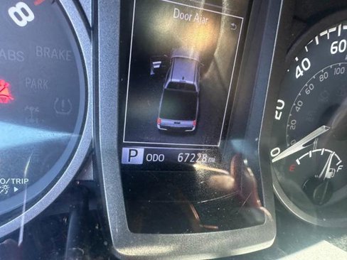 Used 2018 Toyota Tacoma TRD Sport w/ Technology Package image 14