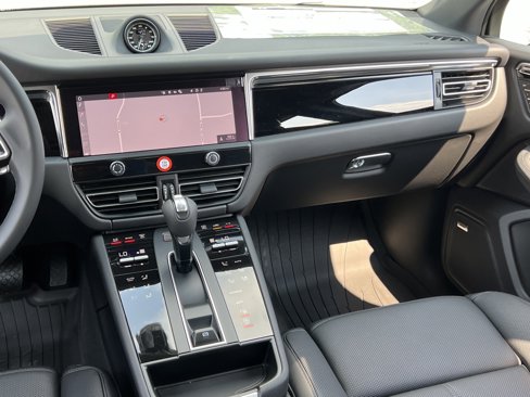 New 2025 Porsche Macan S image 25
