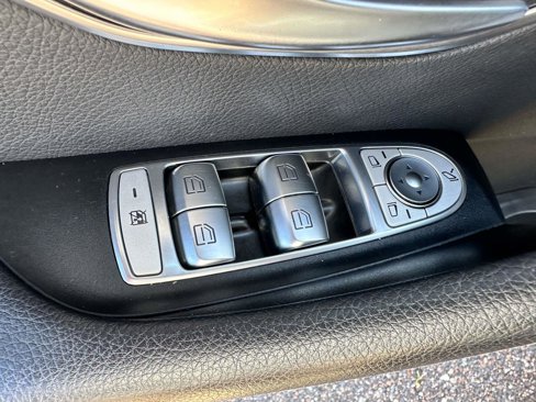 Used 2022 Mercedes-Benz E 350 4MATIC Sedan image 10