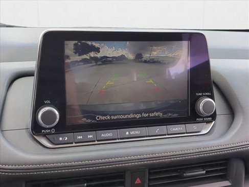 Used 2024 Nissan Rogue S image 13