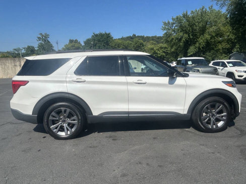 Used 2022 Ford Explorer XLT w/ Equipment Group 202A image 2