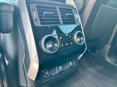 Used 2022 Land Rover Range Rover Sport HSE Silver Edition image 35