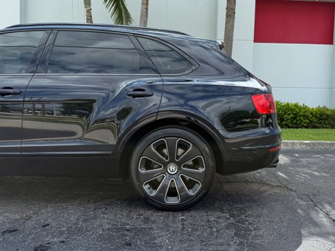 Used 2020 Bentley Bentayga Design Series image 20