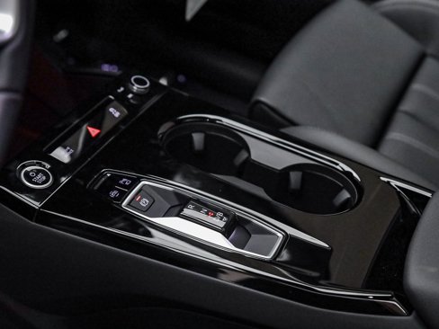 New 2025 Audi Q6 e-tron Premium Plus image 25