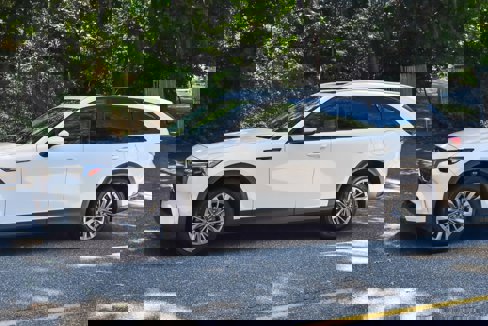 Used 2024 MAZDA CX-90 Plug-In Hybrid w/ Preferred image 2