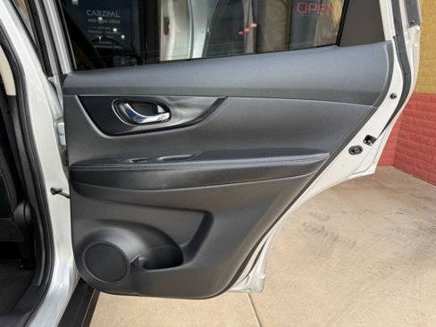 Used 2018 Nissan Rogue SL image 28