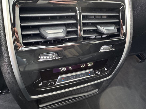 Used 2021 BMW X7 M50i image 21