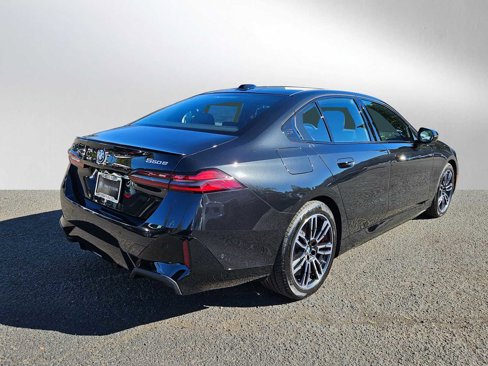 New 2026 BMW 550e xDrive w/ Premium Package image 3