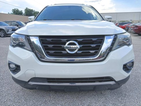 Used 2018 Nissan Pathfinder Platinum image 2