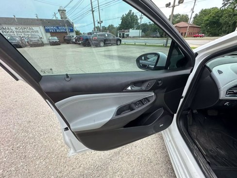 Used 2019 Chevrolet Cruze Premier w/ Sun And Sound Package image 16