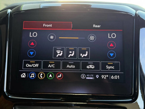 Used 2023 Chevrolet Traverse LT w/ LT Premium Package image 19