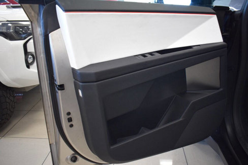 Used 2024 Tesla Cybertruck AWD Crew Cab image 32