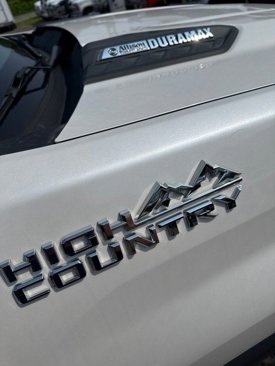 Used 2022 Chevrolet Silverado 2500 High Country w/ Safety Package II image 4