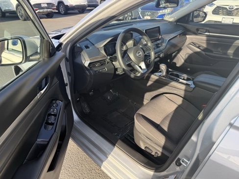 Used 2023 Nissan Altima 2.5 SV image 9