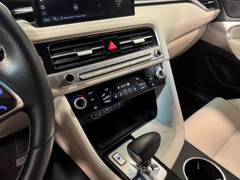 Used 2025 Genesis G70 2.5T image 84