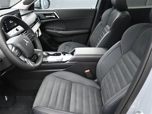 New 2025 Mitsubishi Outlander SE image 6