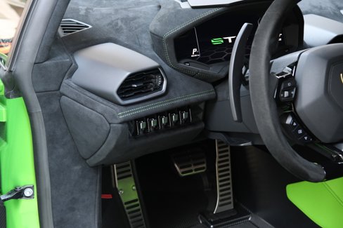 Used 2022 Lamborghini Huracan STO image 15