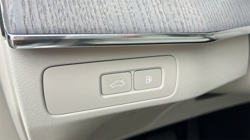 New 2025 Volvo XC90 T8 Plus w/ Protection Package Premier image 14