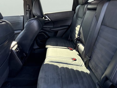 Used 2022 Mitsubishi Outlander SE image 9