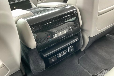 Used 2024 Jeep Wagoneer L 4WD w/ Premium Group I image 33