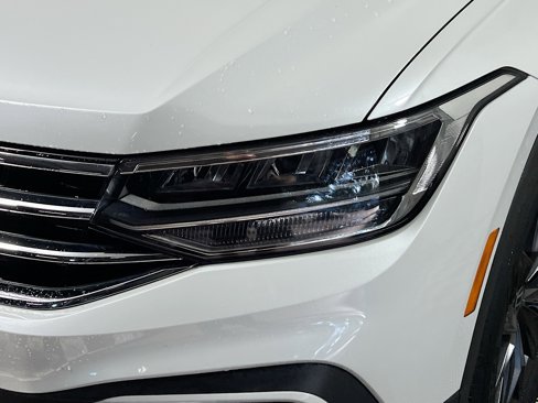 Used 2023 Volkswagen Tiguan SE image 12
