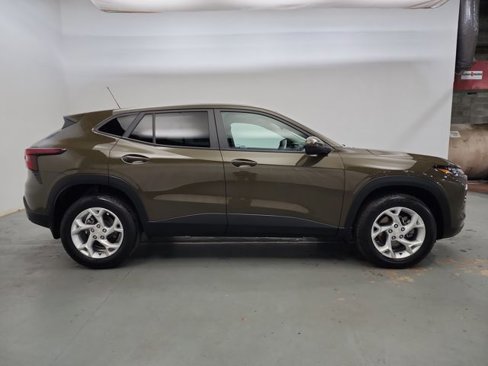 Used 2024 Chevrolet Trax LS w/ LS Convenience Package image 11