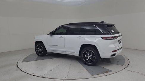 New 2025 Jeep Grand Cherokee Summit image 10