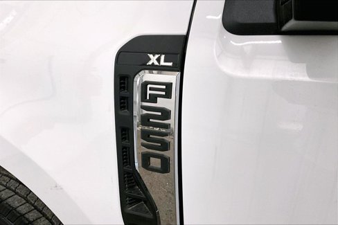 New 2026 Ford F250 XL w/ F-250 >10K GVWR Package image 13